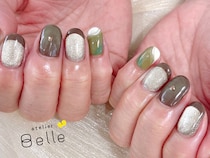 【大人ニュアンスネイル】カーキカラーとマグネットで魅せる上品な指先