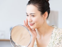 寝てないと肌がくすむって本当？睡眠環境と肌状態の関係についてクリニック院長の寺井先生にお伺いしました