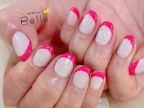 【ネオンフレンチネイル】キュートなネオンピンクとラメ入りベースで気分上々！