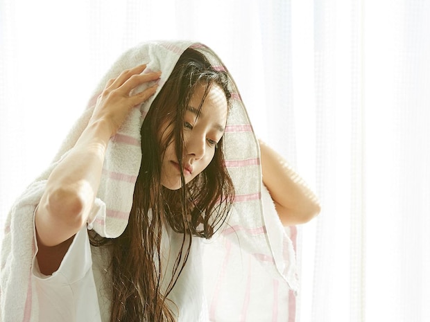 毎日洗っているのに「夕方の頭皮のにおい」が気になるのはなぜ？原因と正しいケア方法を解説