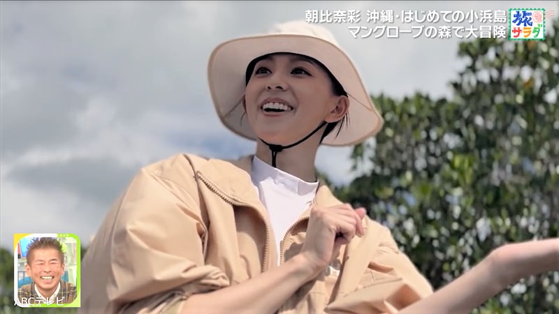 「初体験です!」沖縄・小浜島で裸足の大冒険! 美女モデルがマングローブの森で出会ったのは…