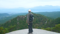 【山梨・羅漢寺山】大パノラマの絶景、幻想的な白砂の尾根など魅力満載の低山に、俳優の濱 正悟さんが登頂【スカイA】