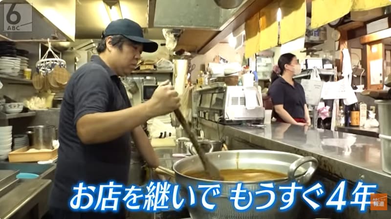 大阪・四天王寺　客の7割が注文する名物「カレーうどん」　お店は出汁が無くなり次第、営業終了！
