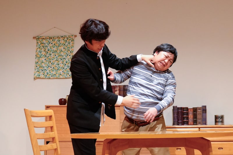 父親（ケツ）と息子（辻）が激しい家族ゲンカ！ あの曲が流れると、２人の様子に異変が…！？　織田信成は号泣しながら見事な食べっぷり！／「コント・デ・ンガナ」