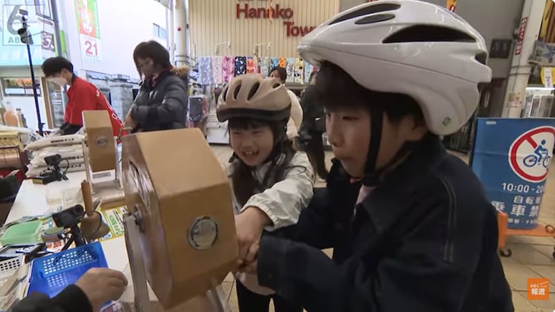 3年連続で“特賞”をゲット！恐るべき8歳ラッキー少女の“強運”の秘訣は…2025年暮れ、大阪市旭区“千林商店街”「歳末ガラポン抽選会」の悲喜こもごも！