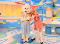 「ハッシュターグ！」「ギャルしか勝たん！」…金曜は目覚まし時計不要!?　『おは朝』に元気娘・エルフ荒川が新加入