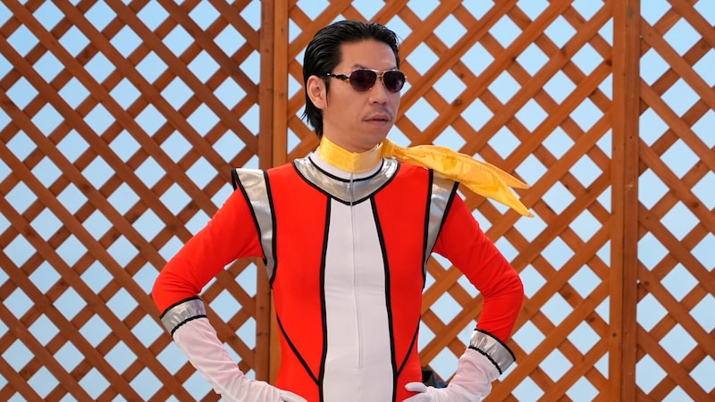 呂布カルマがコント初挑戦！ 口が達者なヒーロー“カルマン”になり、ロングコートダディ・兎に大説教！？「コント・デ・ンガナ」最終回