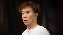 「お前、もういっぺん言ってみろ！」藤井隆が若手の胸倉をつかみ激高！？　ドラマ「DARK13」で演じる劇団団長にいったい何があった？
