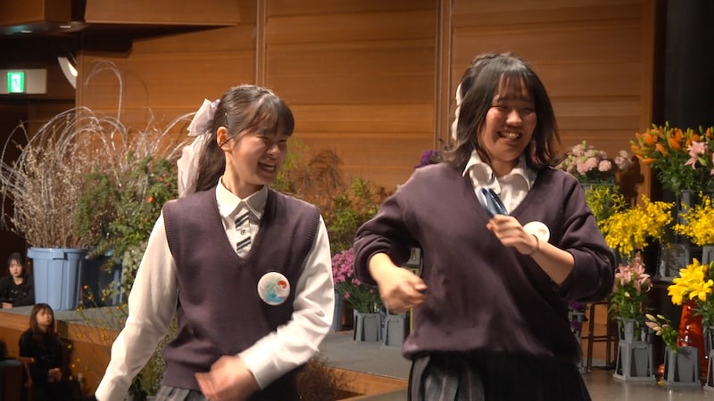 即興でいけ花の出来を競う花いけバトル全国大会に挑戦する園芸高校華道部ペアに密着