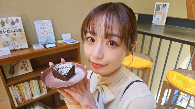 チョコ大好きな宇垣美里が、カカオ豆たっぷりのケーキ“トルタ・ディ・セーミ”に出会った! おいしさの向こう側にある物語を追いかけると…