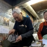 震災を乗り越え、神戸で58年！ 80代夫婦が営む串焼きホルモン店に密着！ 2歳から81歳まで幅広い世代を虜にする下町人情の味とは