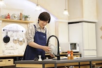 皿を洗いながらいきなり…DAIGOがあの大物アーティストの誕生日をサプライズ祝福！