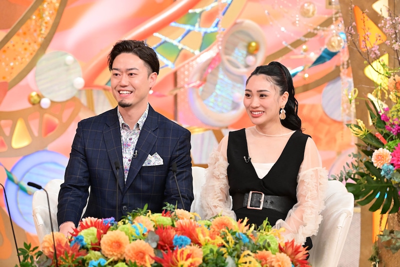 「新婚さんいらっしゃい！」“世界一”の超美人妻と元ロシア国立バレエダンサー！！出会いは高校生のとき…夫がバックハグで胸を揉み、妻が色っぽく目を閉じているプリクラまで公開！？