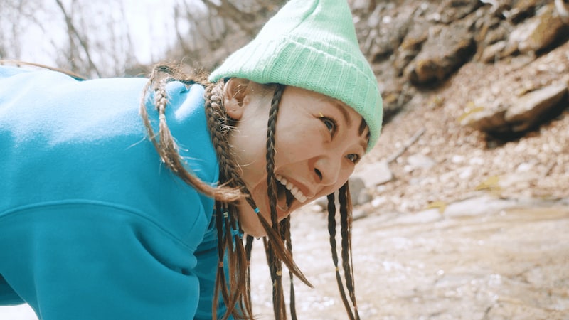 「東出さんは人懐っこい兄ちゃん！」フワちゃんがガチ野営で知った東出昌大の素顔と、ウルフ アロンと結んだ“同期”の絆