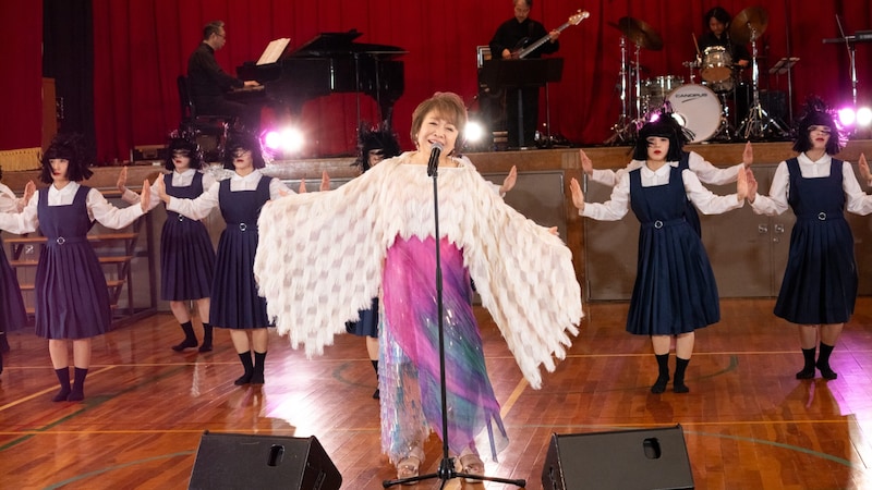 アバンギャルディ全員が号泣！「この曲がなければ、今の私たちは存在しない」結成のきっかけになった歌姫と感動の「かもめが翔んだ日」コラボ