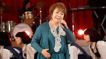 “迷い道くねくね”誕生の裏側とは？ 渡辺真知子が教壇に立ち秘話を告白！ アバンギャルディnonaがその世界観を即興ダンスで魅せる！
