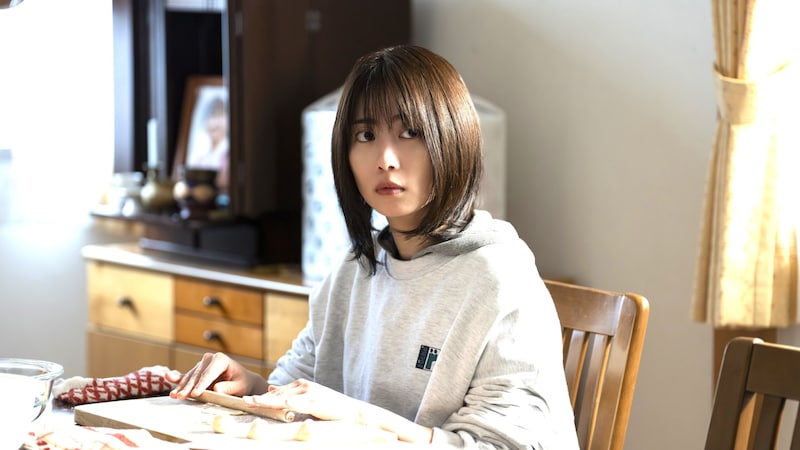 元不倫カップル（畑芽育＆藤井流星）らが一つ屋根の下で一夜を…地獄絵図すぎる餃子パーティーがドラマ『エラー』第3話で開幕
