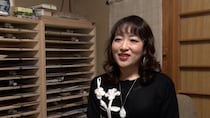 生死をさまよう脳腫瘍から命をとりとめた女性が、京都の陶磁器を見て生きる力を取り戻し、絵付師に転身！ 新境地を拓く挑戦の日々を追う