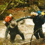 東出昌大が、那須川天心と瀬戸大也を山に招いて「釣り野営」！ 雨で水かさを増した急流を渡り、たどり着いた野営地で“夢”と“過去”を明かす