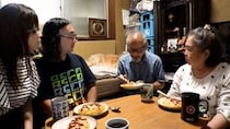 「誰や？」「はよ座れ」芸歴18年芸人のクセ強父　　バツイチ45歳の彼女に…