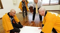 ハゲしい吸盤綱引き…“頭ツルピカ集団”に戦場カメラマン・渡部陽一が仲間入り