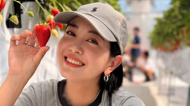 塚本麻里衣アナ　いちご狩りで春を満喫！（ABCテレビ）