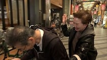 いったいなぜ？関西のおばちゃんは褒めると叩く？『探偵！ナイトスクープ』
