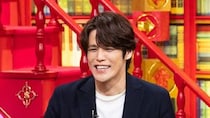 岡村隆史とご飯を食べに行く仲！ あの人気声優アーティストが、神コスパ過ぎる定食屋の店主になり切って…！？