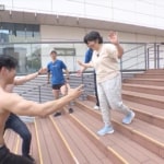 『探偵！ナイトスクープ』「手すりを持たずに階段が下りられるようになりたい！」50代主婦両手で荷物を持って階段を克服なるか…