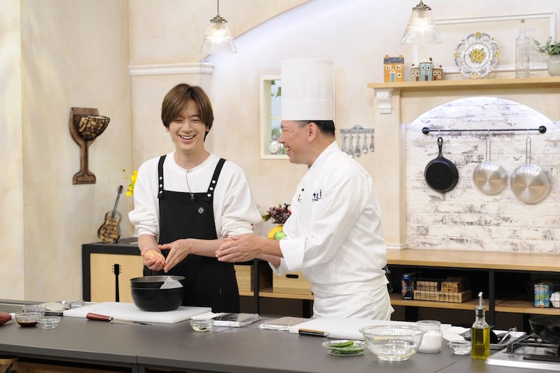 思わず目を見張るデカさ！DAIGO、目分量のミスで爆誕させた“特大ハンバーグ”に笑い止まらず！？