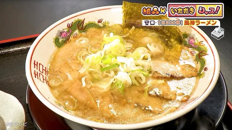 腹ペコアイドル、ラーメン食レポの一口目がまさかの…スタッフが思わずツッコミ「初めて見ました」