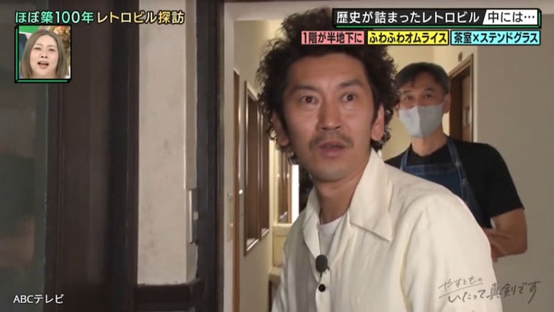 船のような洋風レトロビルの地下に“茶室”！？「意味わからへん」扉を開けたTHE SECOND王者が困惑