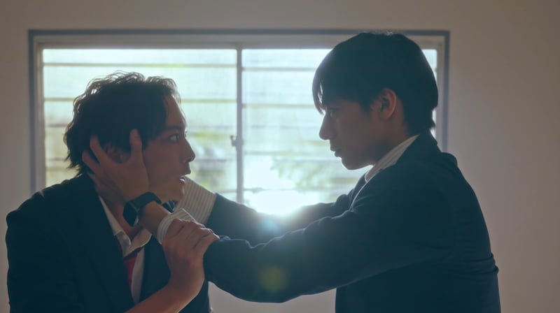 『キスは捜査のあとで』取調室ロングキスシーンにうおおお!W主演・渡部秀&齋藤璃佑に「5000億点」「かわいすぎて逮捕」作者も絶賛
