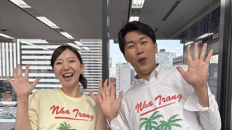 中村想人アナ　同期・大石とTシャツショット！（ABCテレビ）