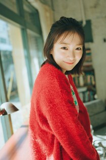 櫻坂46小島凪紗、遊園地デートグラビアで笑顔 メンバーとのエピソードも明かす