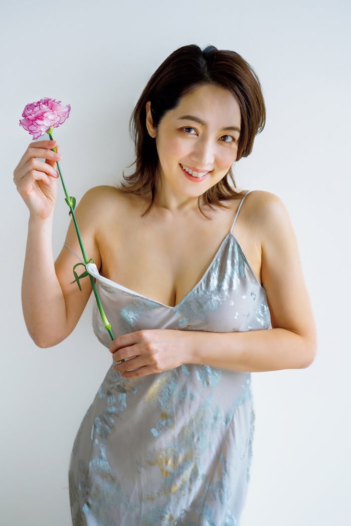 元おニャン子・山崎真由美、“32年ぶり”復活グラビア 袋とじ8ページで美ボディ掲載