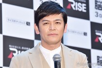 ますだおかだ岡田圭右、家族旅行での息子の横顔公開「子猿抱えてるの可愛すぎ」「最高に癒やされる」の声