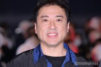 ムロツヨシ“薄毛”ショットにファン衝撃「二度見した」「本物？リアルすぎる」の声