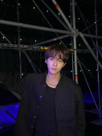 CNBLUEイ・ジョンシン、六本木でのプライベートショット公開「イルミネーションより輝いてる」「かっこよすぎ」と話題