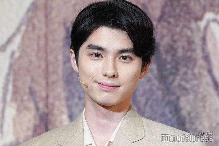 本田響矢、丸刈り短髪姿で舞台の千秋楽報告 印象ガラリの姿に「昭和の衣装がお似合い」「お顔の綺麗さが際立つ」の声