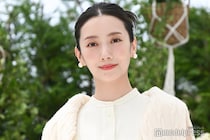 波瑠、素肌際立つノースリーブ姿披露「美しくてため息出る」「流石のスタイル」絶賛の声