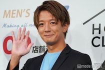 大倉士門、イケメン弟とともに祖母の米寿お祝い 密着3ショットに「兄弟そっくり」「みんな笑顔が素敵」の声