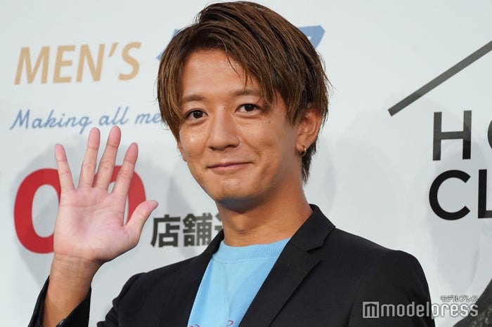 大倉士門、イケメン弟とともに祖母の米寿お祝い 密着3ショットに「兄弟そっくり」「みんな笑顔が素敵」の声