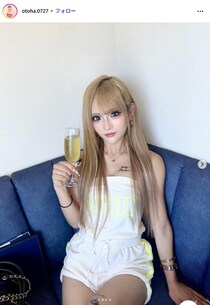 「今日好き」参加JK、オフショルニットで大胆肌見せ「大人っぽくて素敵」「脚綺麗」と反響