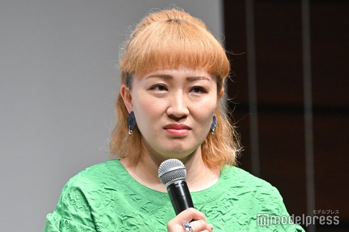 丸山桂里奈「父が救急車で運ばれました」ベッドに横たわる写真添え報告「信じて待ちます」