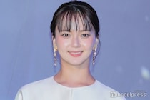 多部未華子、純白ワンピース姿で「青の洞窟」点灯式出席 1年に1度の楽しみ明かす