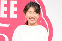 里田まい、ミニ丈から美脚スラリ「綺麗」「見たことないドレス」の声