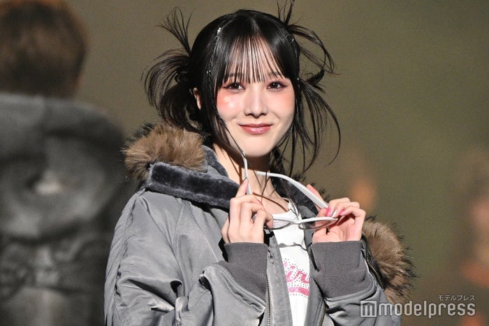 本田紗来、雰囲気ガラリのスモーキーメイク×カラーサングラス姿でのランウェイが話題「別人級」「どの系統も似合う」【TGC広島2025】