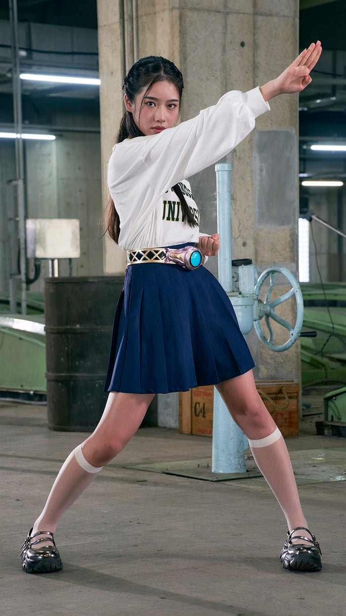 藤岡弘、の娘・天翔天音、女性版“仮面ライダー1号”に変身 兄・真威人に続き一家3人目【仮面ライダーアインズ withガールズリミック】