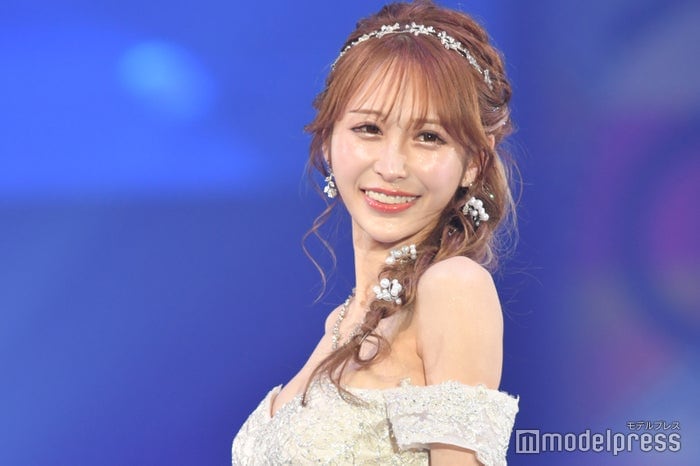 美女社長YouTuber浦西ひかる、スラリ美脚輝くミニスカコーデ披露「脚長すぎる」「コーデ真似したい」と反響